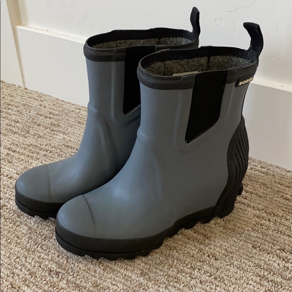Sorel wedged rain boots